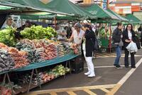 Evento, no Centro da cidade, teve sorteio de 39 vales-compras, música ao vivo e presença de autoridades municipais