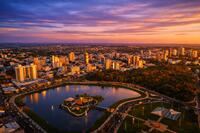 Município alia expansão populacional, liderança agropecuária e avanços sociais, consolidando-se como um dos principais polos de desenvolvimento do Paraná