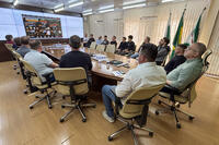 Executivos do Toledo Futsal Clube pediram apoio a proposta detalhada em encontro realizado na Sala de Reuniões do Gabinete do Prefeito, na tarde desta segunda (24)