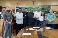 Solenidade de assinatura do Decreto nº 1.961 foi realizada nesta quinta-feira (13), no Gabinete do Prefeito
