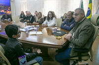Estudantes das escolas municipais Olivo Beal e Shirley Lorandi estiveram no gabinete do prefeito neste início de semana para conversar sobre evento