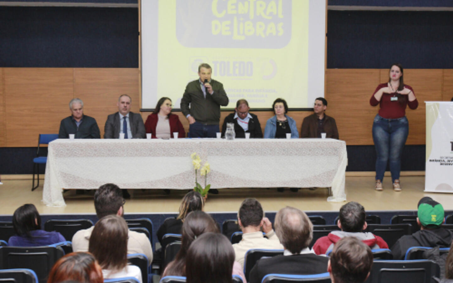 Toledo é o primeiro município do Paraná a implantar Central de Libras