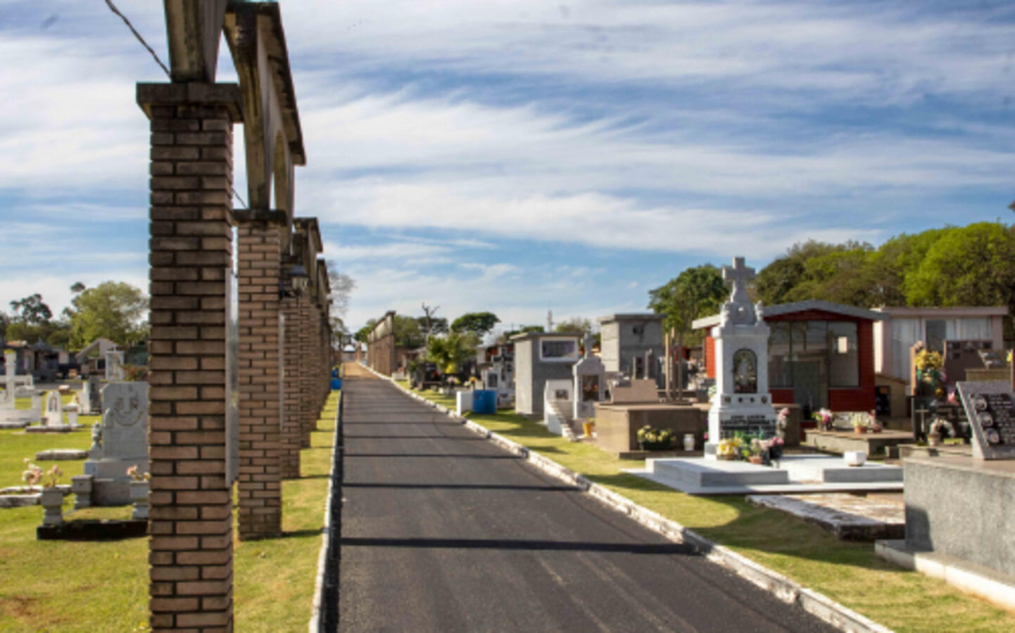 Administração municipal organiza cemitérios para Dia de Finados