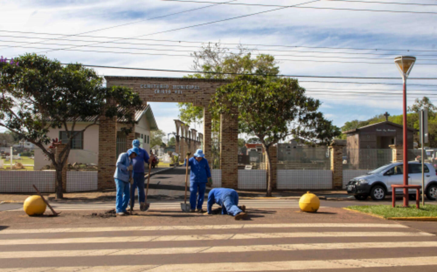Administração municipal organiza cemitérios para Dia de Finados