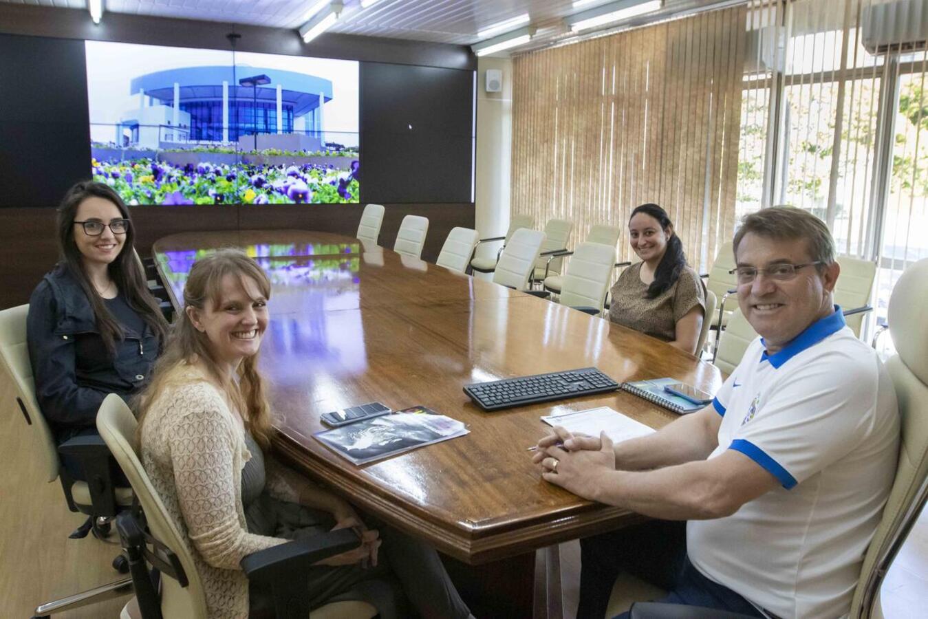 Técnicos da Funarte realizaram visita técnica para conhecer as dependências do Teatro Municipal de Toledo e elaborar projeto para construção  de caixa cênica