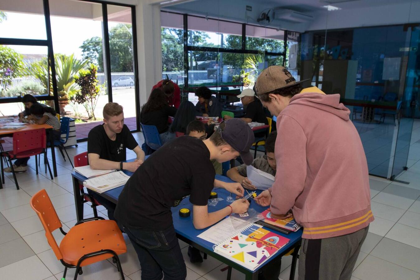 O primeiro encontro do Include Campus Party foi bastante produtivo, tanto que, em uma das classes, um robô autômato foi montado e testado com sucesso pelos alunos