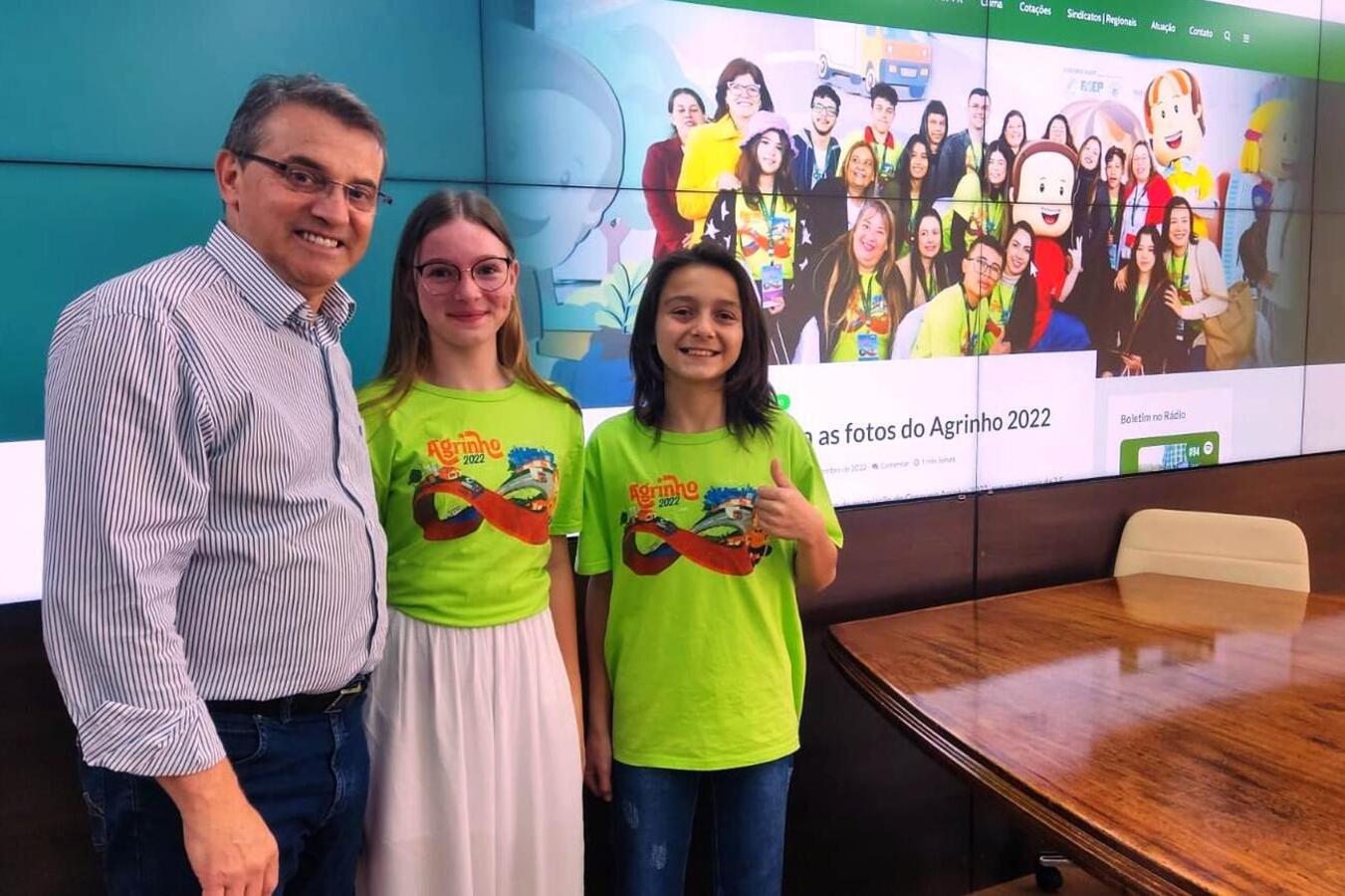 O concurso foi destinado aos estudantes da etapa do Ensino Fundamental II e Ensino Médio, regularmente matriculados em instituições de ensino da rede pública do Paraná. Os primeiros lugares de cada ano/série foram premiados com um smartphone, bem como seus professores