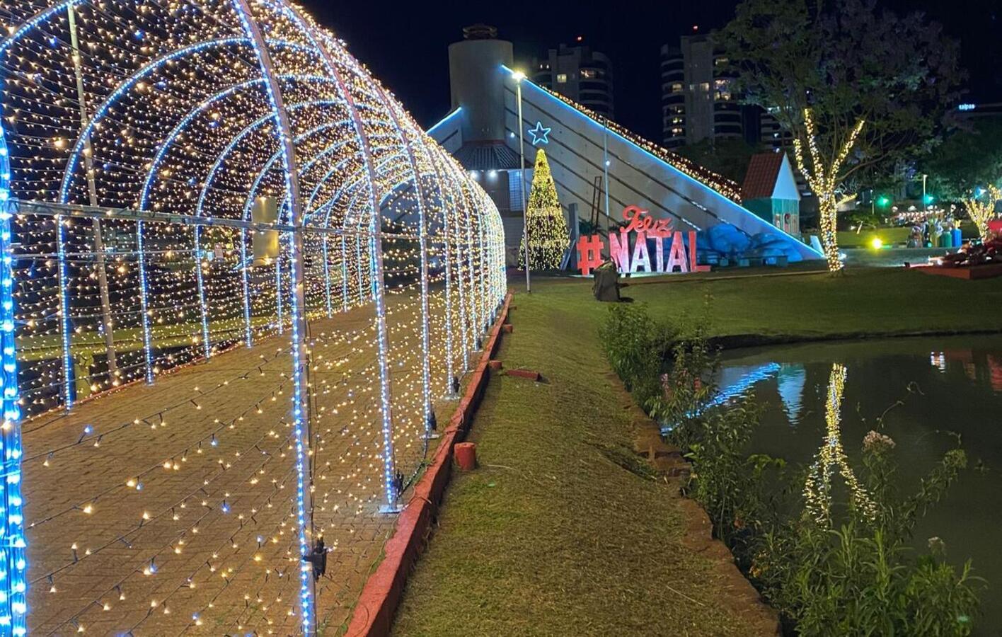 A Vila de Natal vai funcionar de segunda a sexta-feira, das 18h à meia noite. Nos finais de semana (sábado, domingo e feriado) a partir das 16h até a meia noite