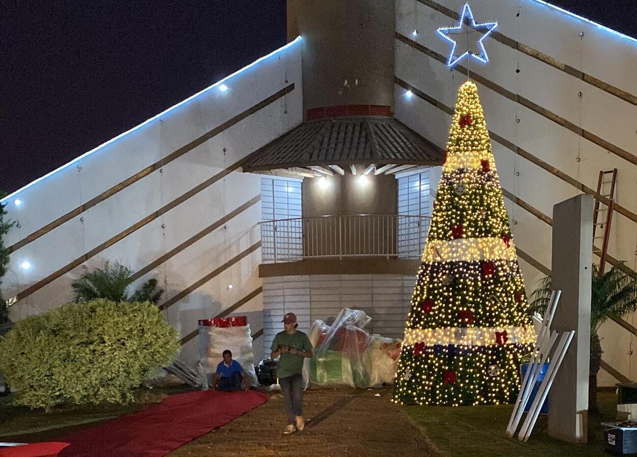 A Vila de Natal vai funcionar de segunda a sexta-feira, das 18h à meia noite. Nos finais de semana (sábado, domingo e feriado) a partir das 16h até a meia noite