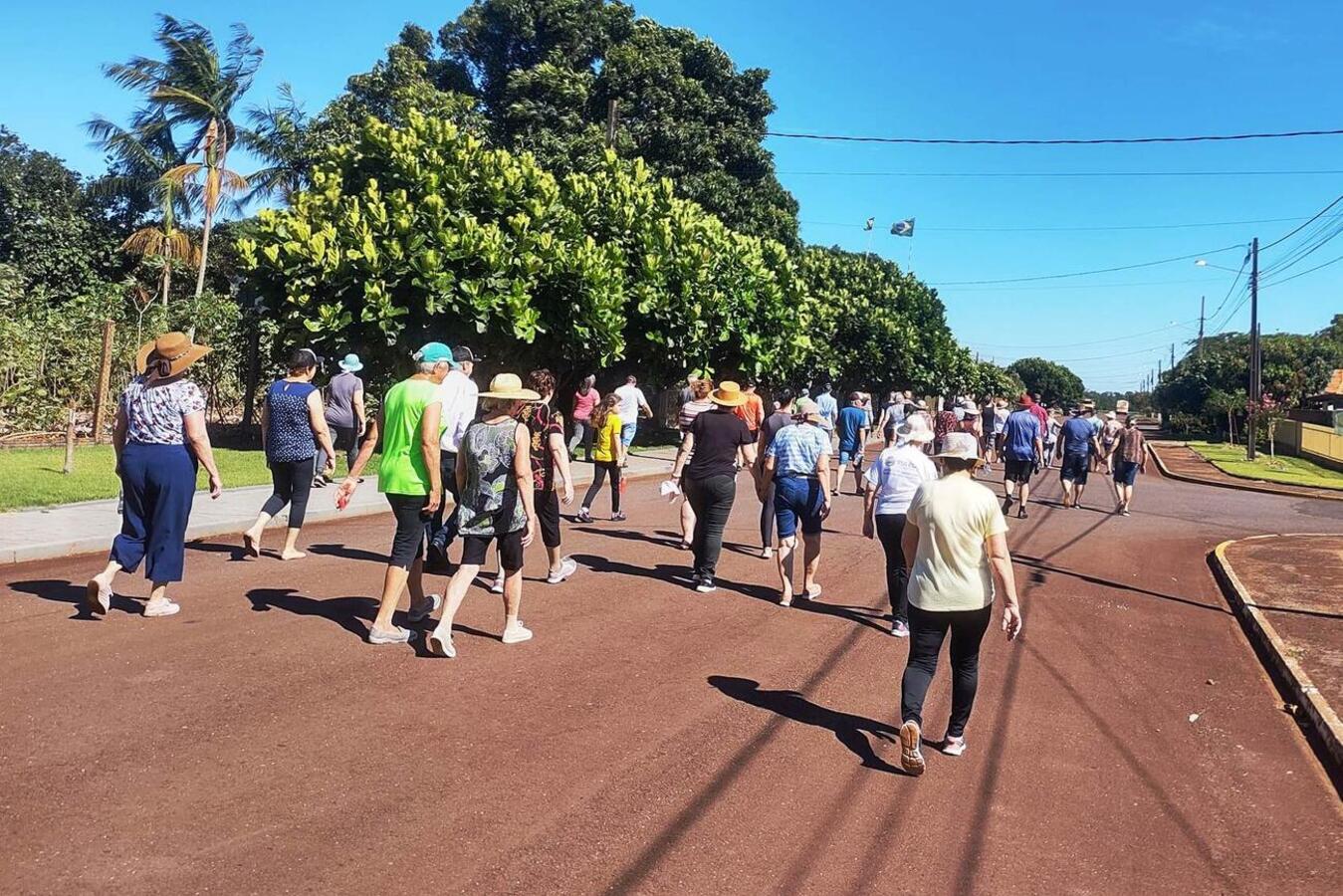 Caminhada com Café marca o encerramento do projeto Ginástica para Idosos em 2022