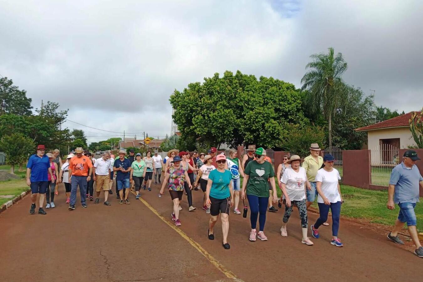 Caminhada com Café marca o encerramento do projeto Ginástica para Idosos em 2022
