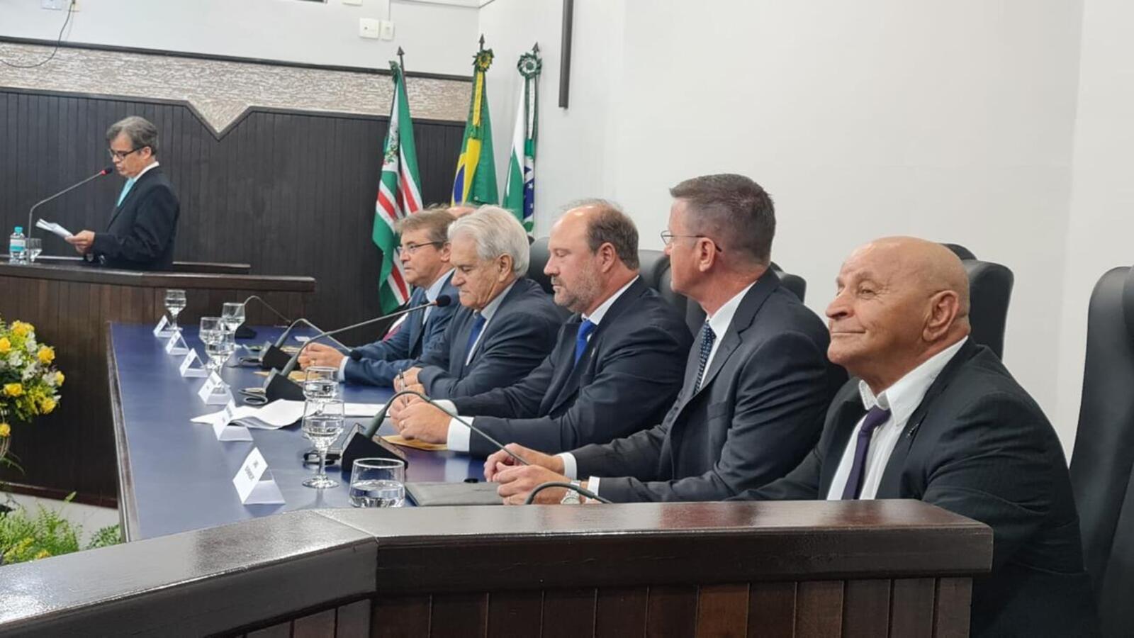 Duas honrarias foram entregues, a de Cidadão Honorário do Município e a Medalha Willy Barth