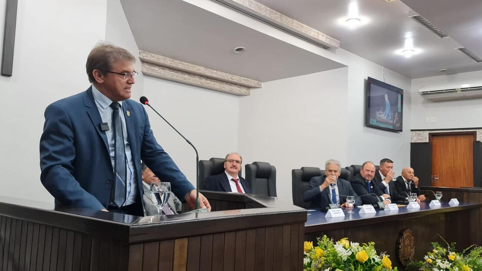 Duas honrarias foram entregues, a de Cidadão Honorário do Município e a Medalha Willy Barth