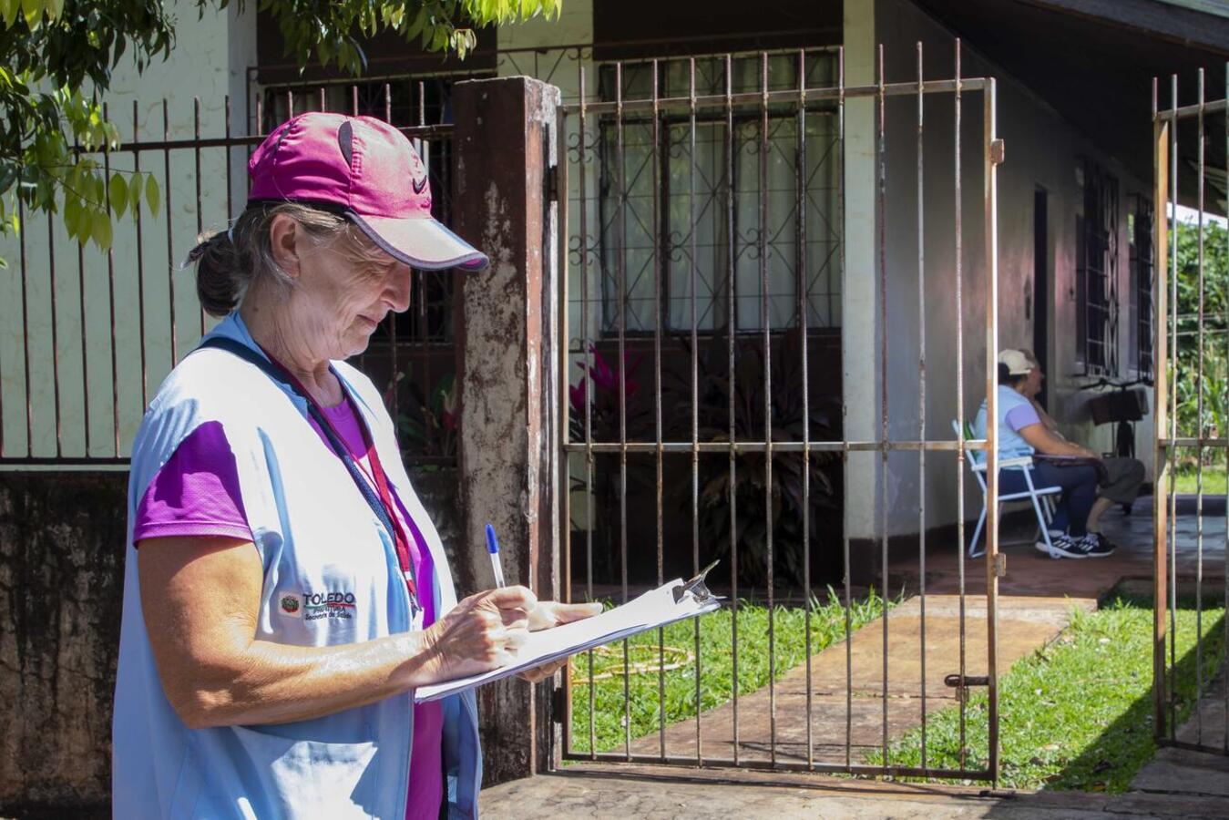 Novos ACS, juntamente com os seus colegas, estão visitando todas as residências da cidade e do interior com o objetivo de criar ou atualizar os cadastros existentes