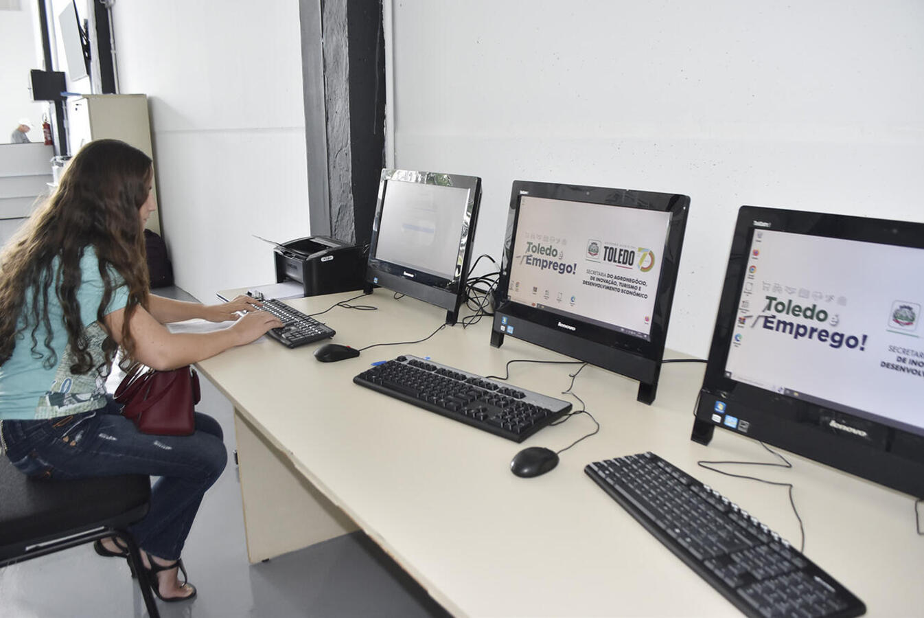 Composto por três computadores e uma impressora, autoatendimento da Agência do Trabalhador de Toledo permitirá que o próprio cidadão realize diversos serviços