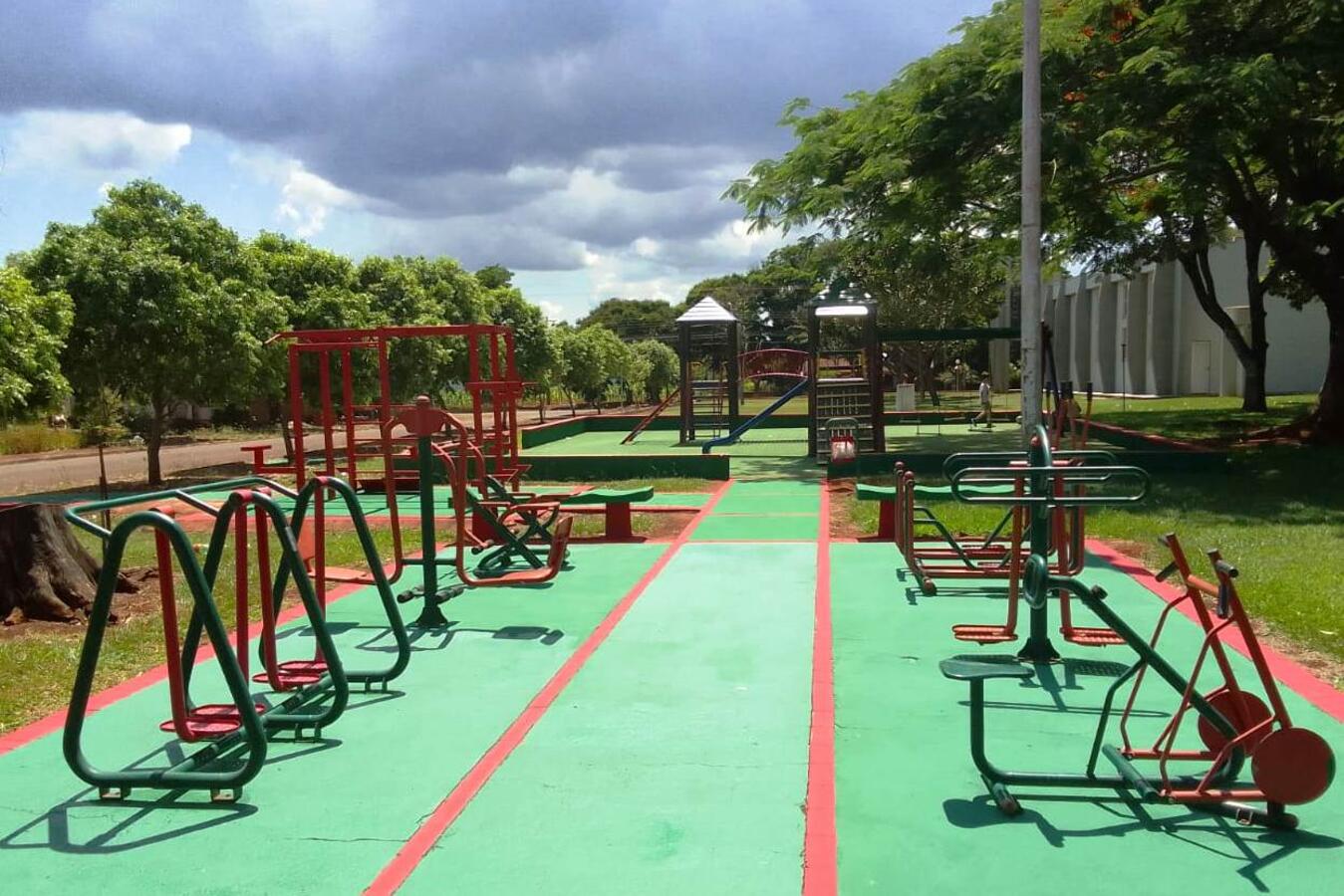 O município conta com 55 parquinhos infantis e mais de 70 academias da terceira idade nos espaços públicos da cidade e interior