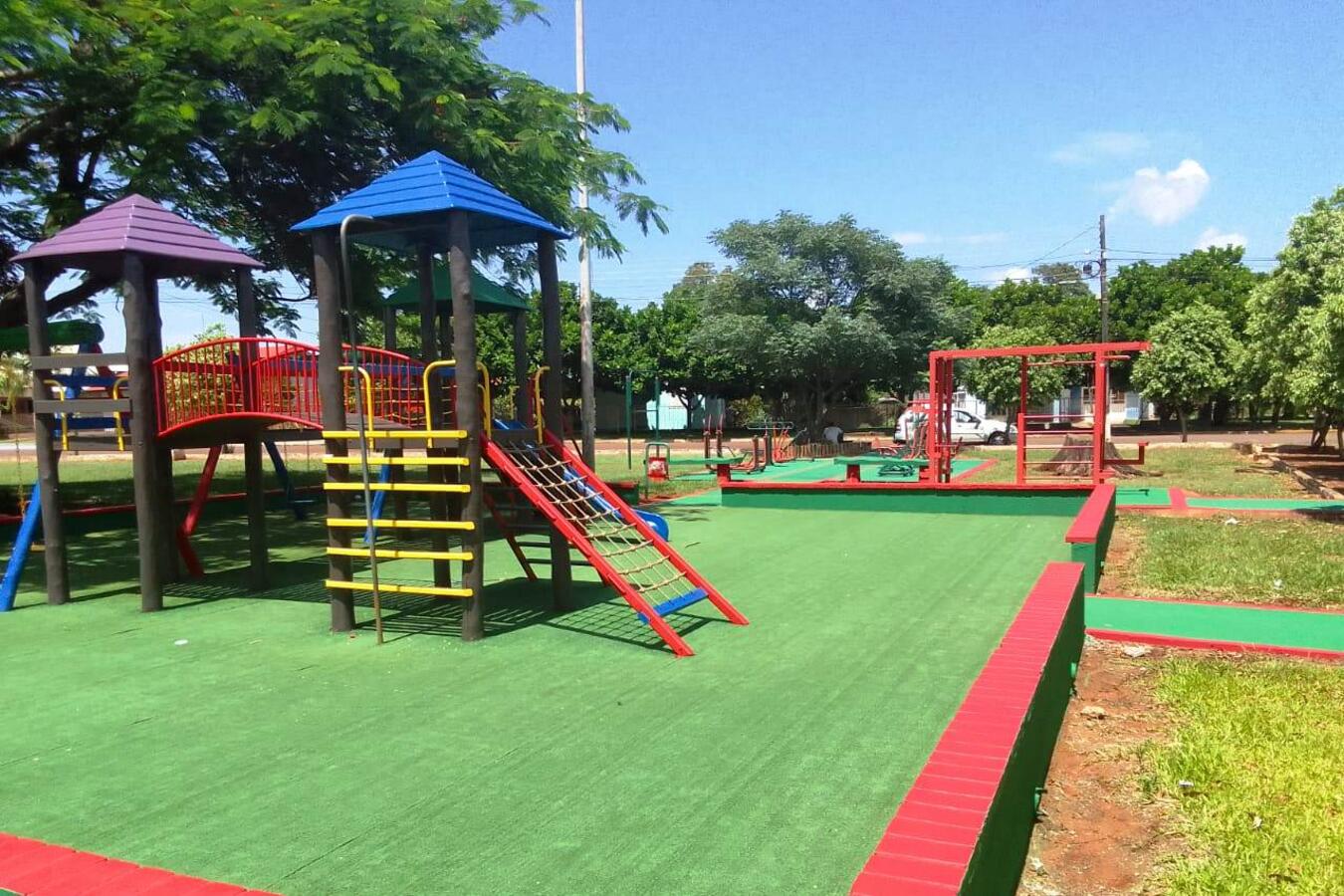 O município conta com 55 parquinhos infantis e mais de 70 academias da terceira idade nos espaços públicos da cidade e interior