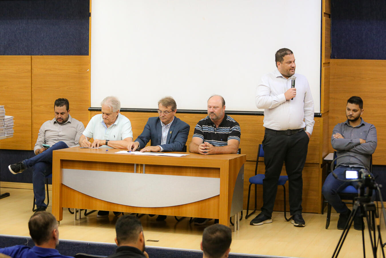 Empresários firmam contratos de compra de terrenos industriais em Toledo