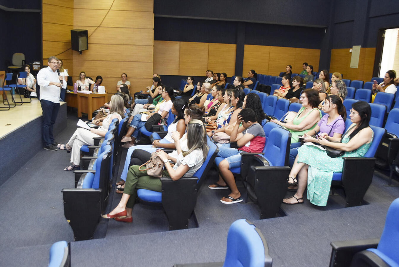 Alunos laudados com necessidades especiais e com autorização de PADI iniciarão as aulas em 2023 já com o professor de apoio