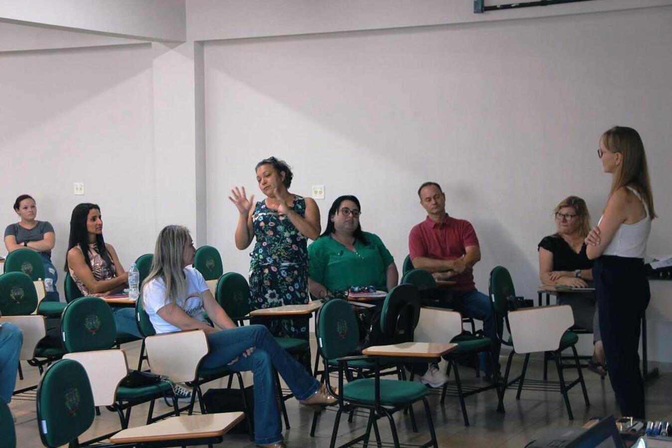 Novos professores e professoras participam de qualificação