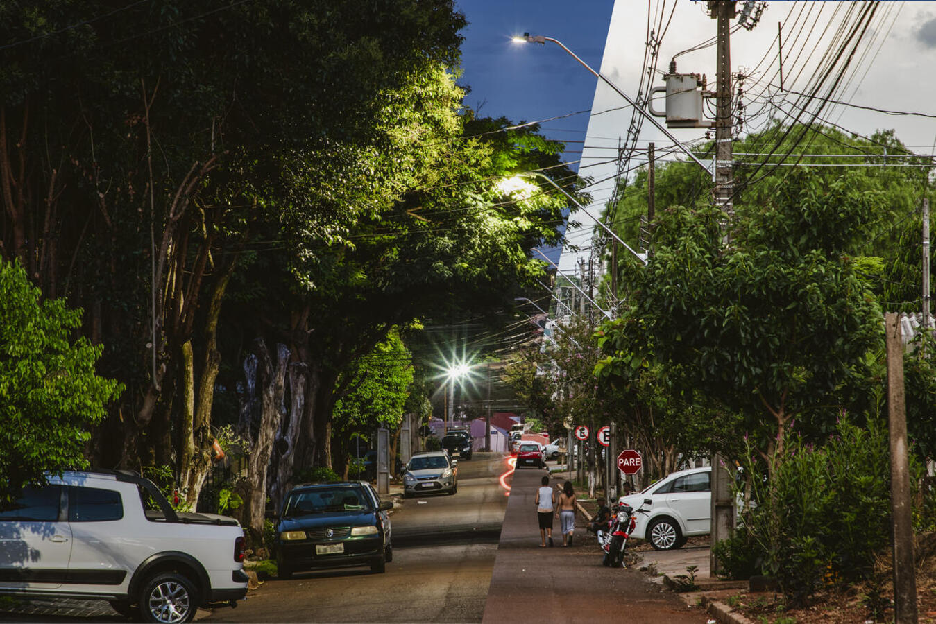 Em até 18 meses todo o parque luminotécnico da cidade e interior será modernizado. A Rua Cedro, na Grande Pioneira, foi a primeira a ter todas as lâmpadas substituídas pela nova tecnologia