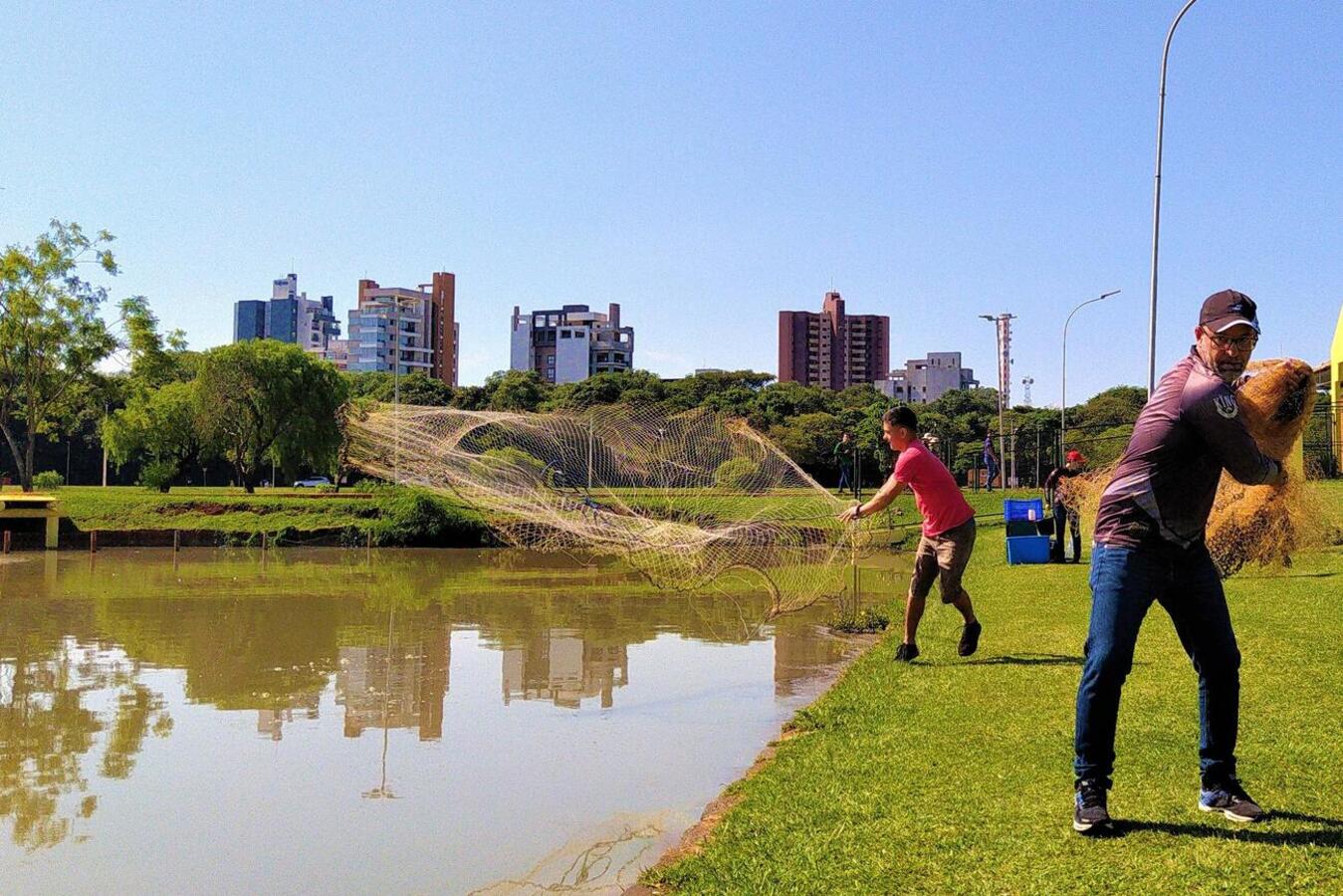 Cursos da Unioeste analisam os peixes e contaminantes microbiológicos Parque Ecológico 