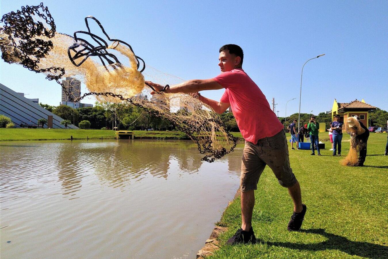 Cursos da Unioeste analisam os peixes e contaminantes microbiológicos Parque Ecológico 