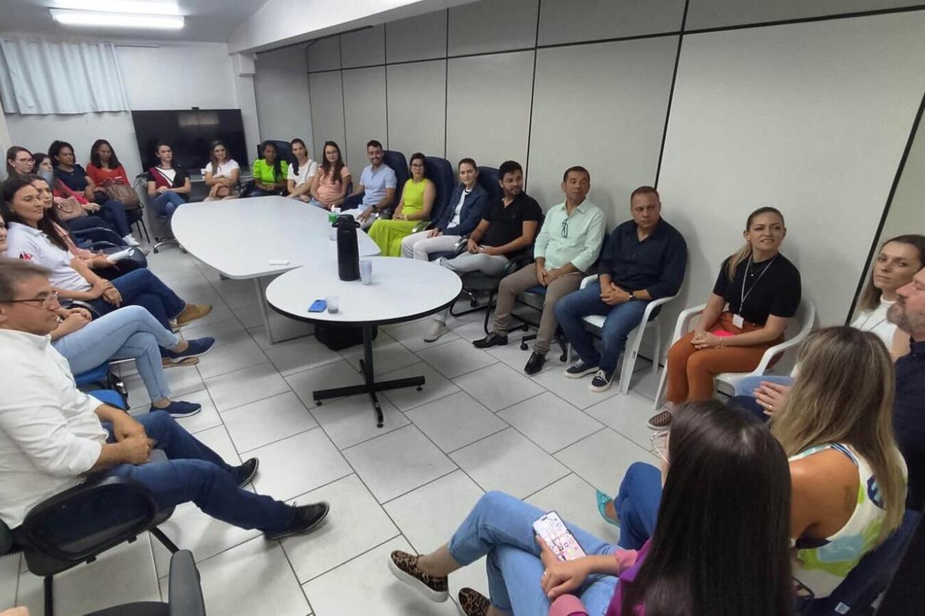Novos servidores são empossados e Saúde dobra cobertura odontológica no município