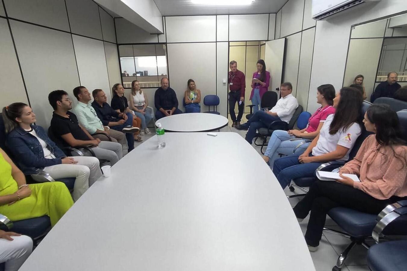 Novos servidores são empossados e Saúde dobra cobertura odontológica no município