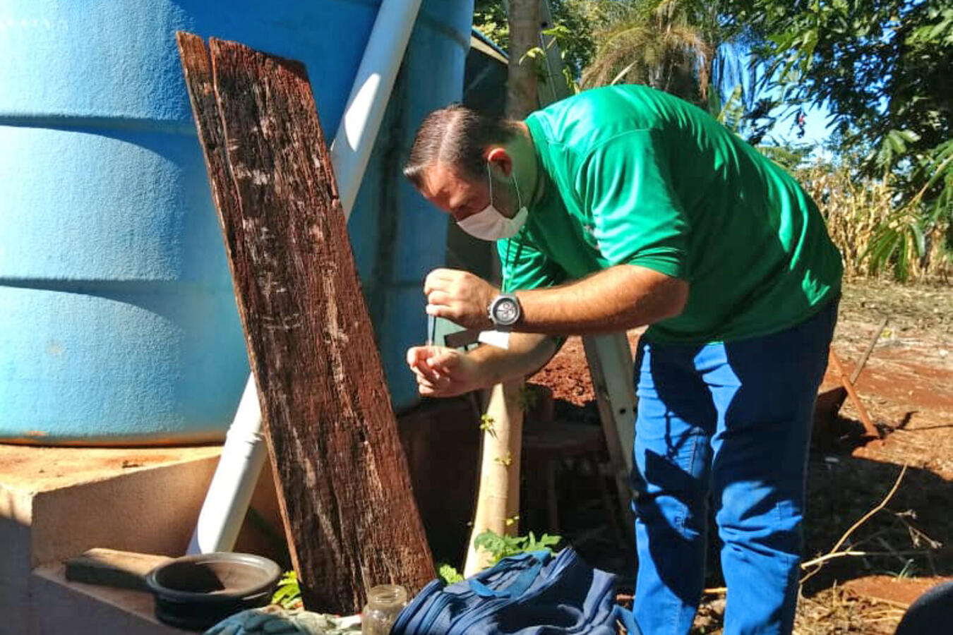 A maior preocupação dos ACE's é com os criadouros nos quintais. (Fotos - Departamento de Jornalismo)