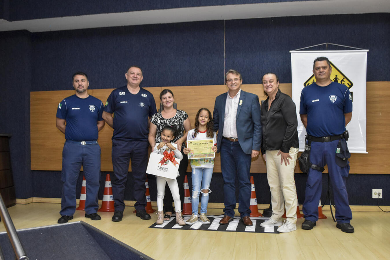 Grupo de 13 estudantes do 4º ano recebeu certificado e um kit com diversos mimos em solenidade realizada na manhã desta quarta (15) no Auditório Acary Oliveira