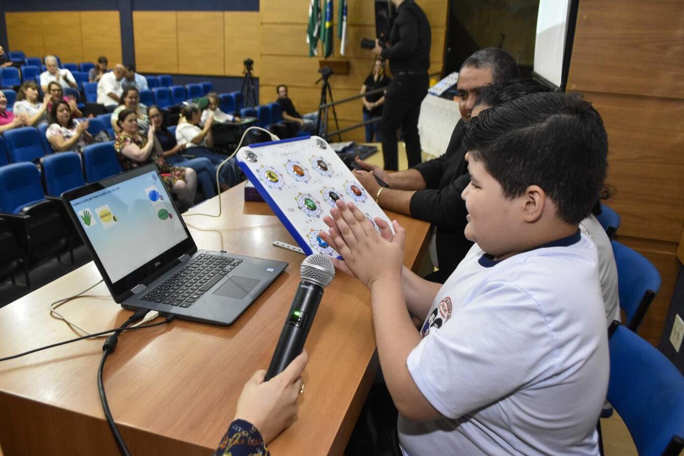 Solenidade realizada na tarde desta sexta (10) no Auditório Acary Oliveira integra ações voltadas a alunos com deficiência cujo investimento totaliza  R$ 1.116.830,00