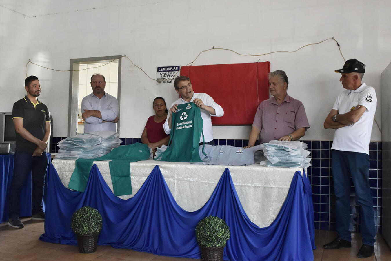 Integrantes da Acatol recebem kits de uniformes (foto: Carlos Rodrigues/Prefeitura de Toledo)