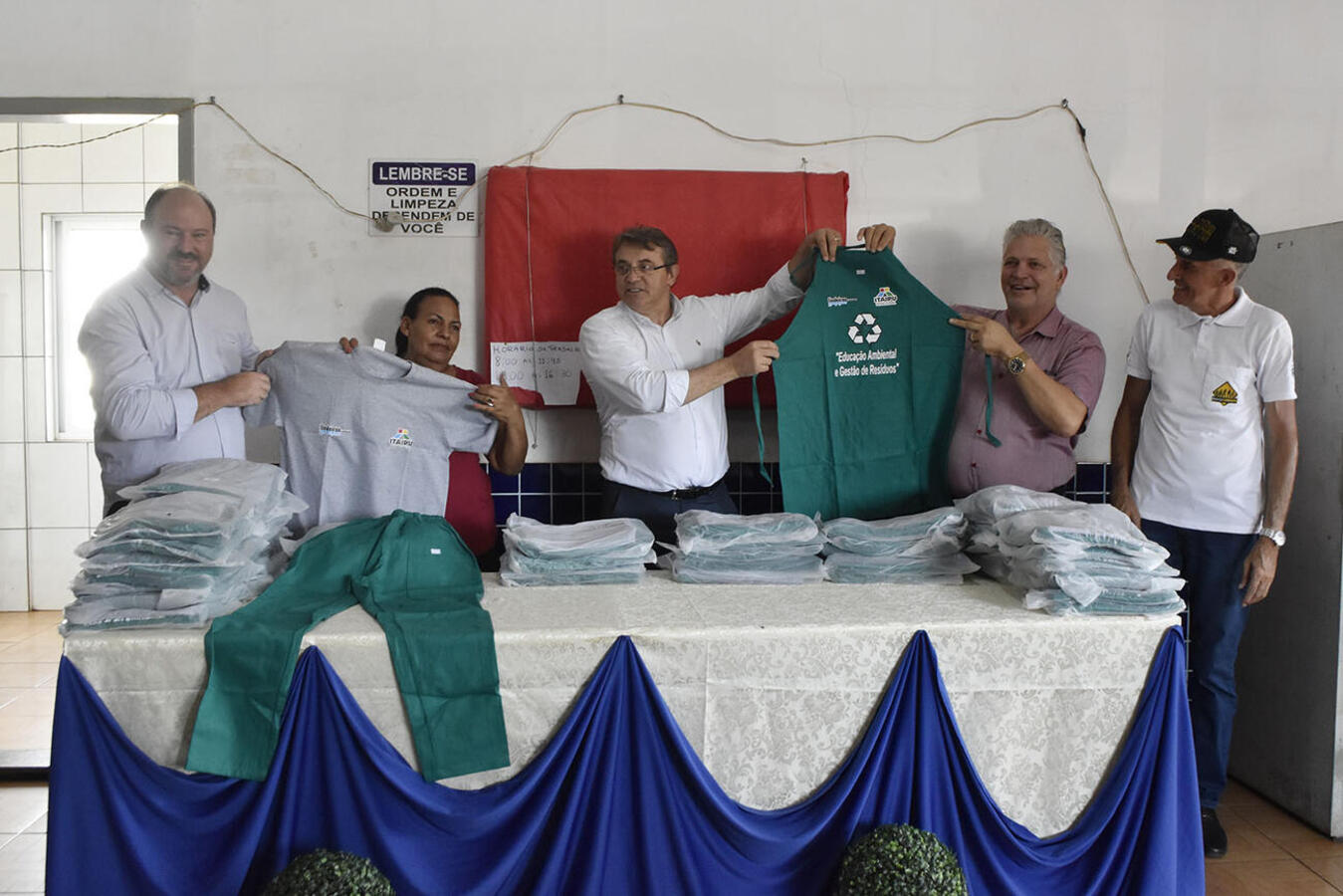 Integrantes da Acatol recebem kits de uniformes (foto: Carlos Rodrigues/Prefeitura de Toledo)