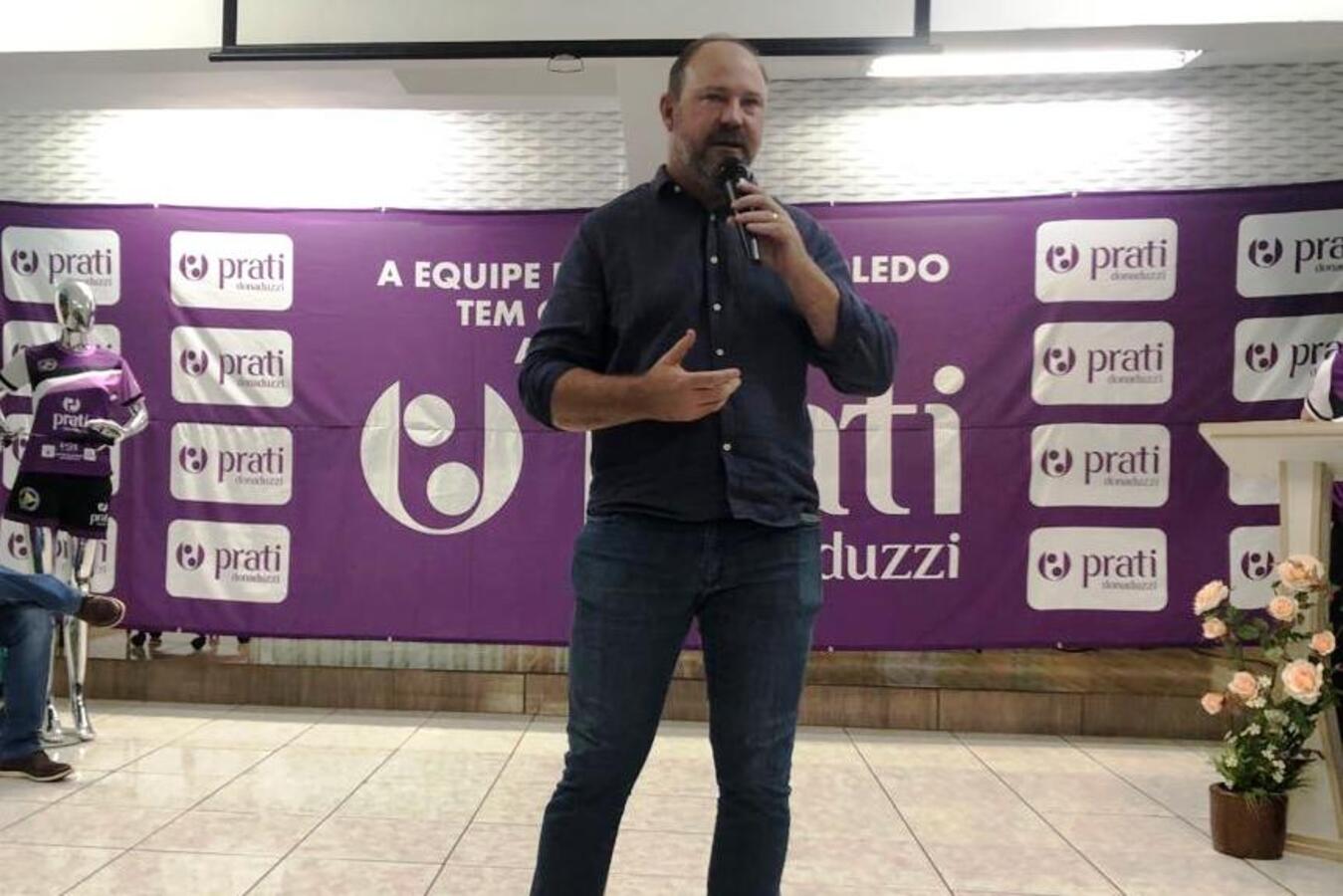 Governo Municipal participa do lançamento de parceria para o desenvolvimento do badminton