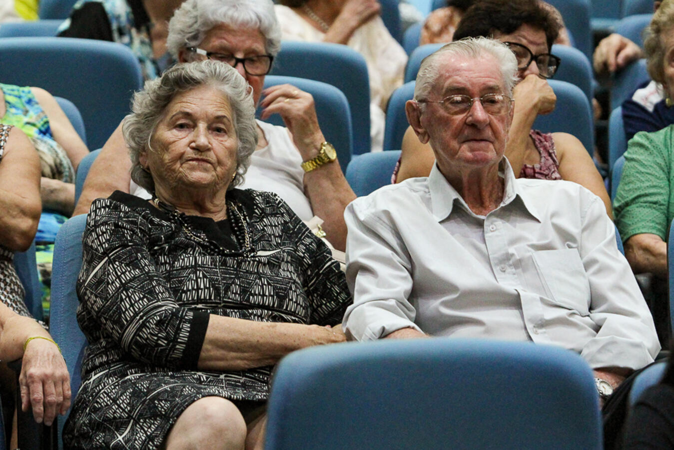 Pioneiros e pioneiras participam do lançamento do "Memórias de Toledo" (Foto Ricardo Morante/Prefeitura de Toledo)