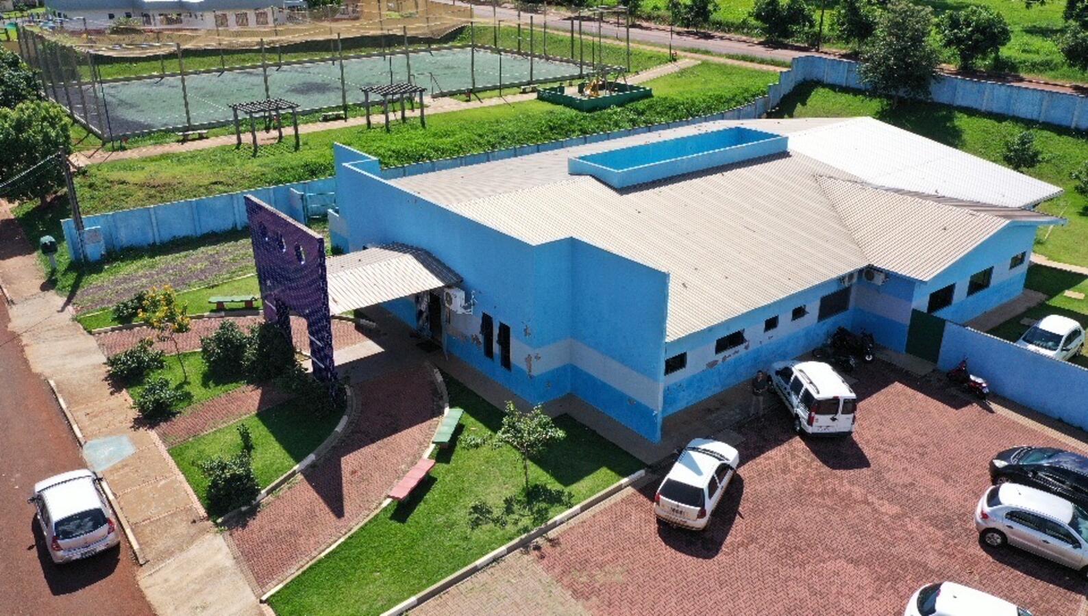 Além de passar a contar com farmacêutico, que poderá dispensar, por exemplo, remédios psicoativos, a unidade, a partir de hoje (6), ficará aberta das 7h às 17h30