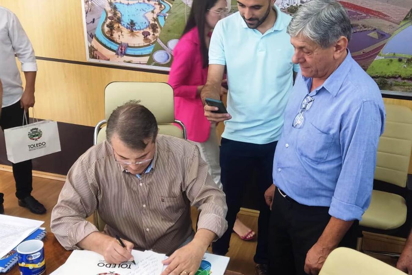 Toledo recebe comitiva londrinense para conhecer programa de infraestrutura rural