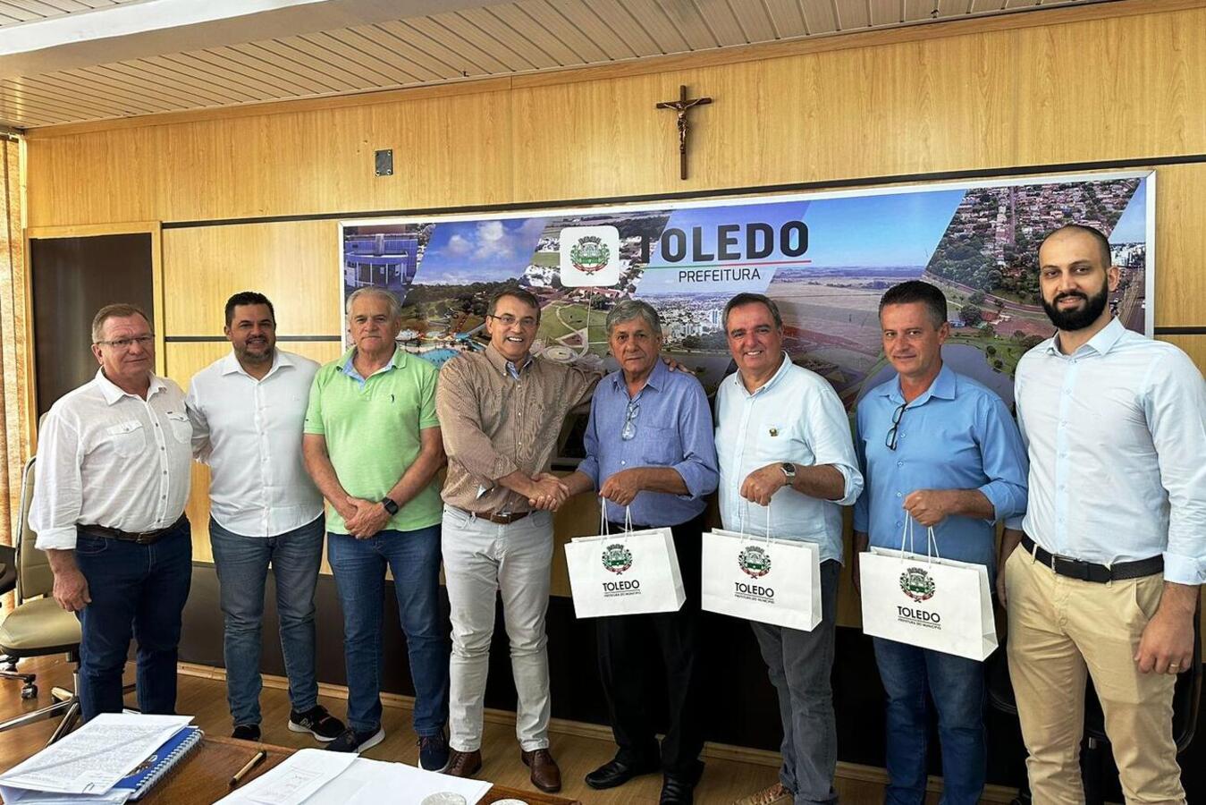 Toledo recebe comitiva londrinense para conhecer programa de infraestrutura rural