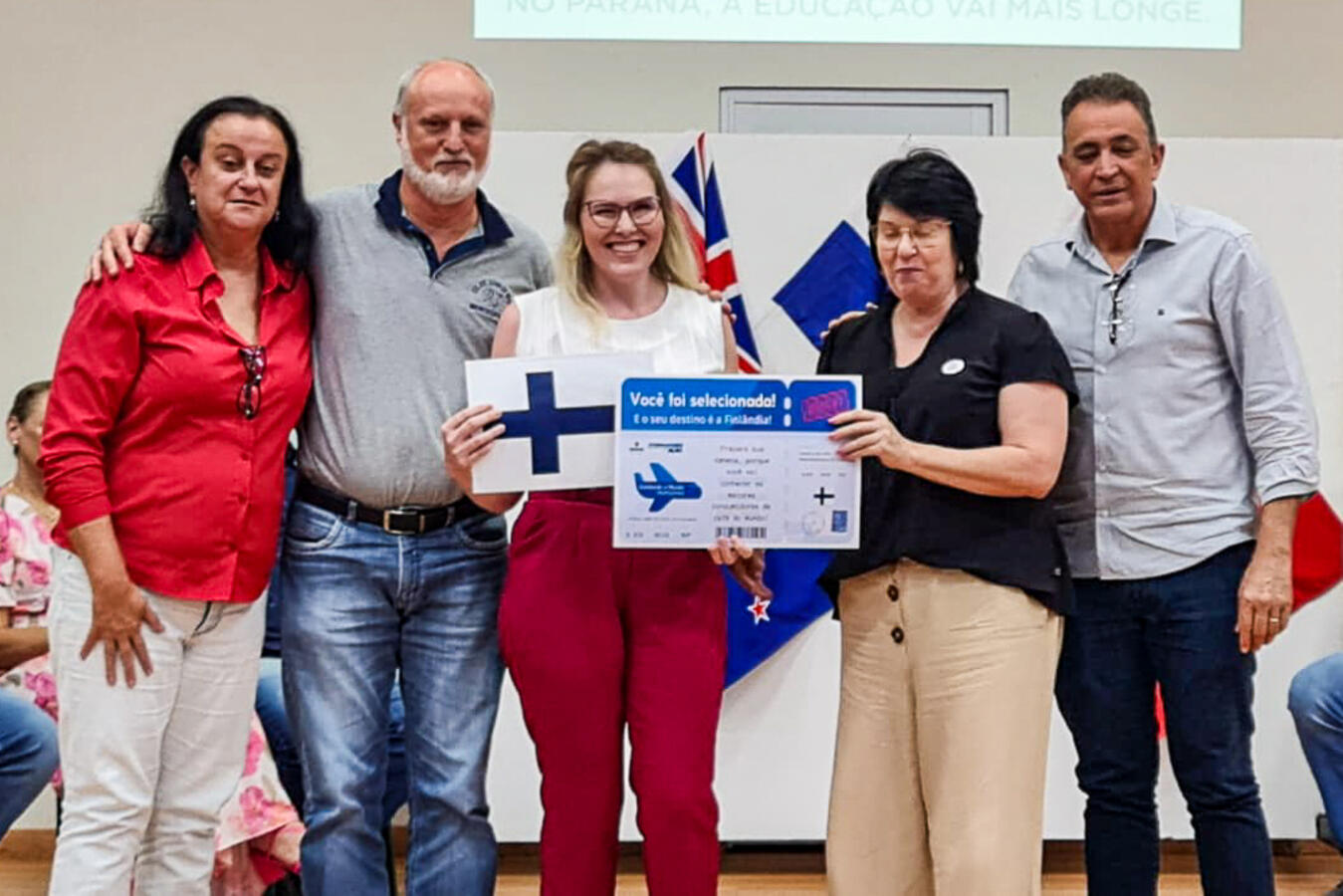 Executivo Municipal participa de entrega de passagens para professoras do Estado