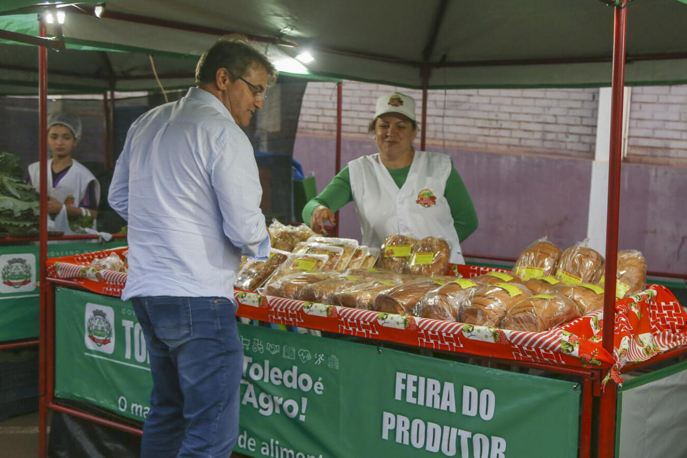 Ato marcou a entrega das novas barracas da Feira do Produtor de Toledo