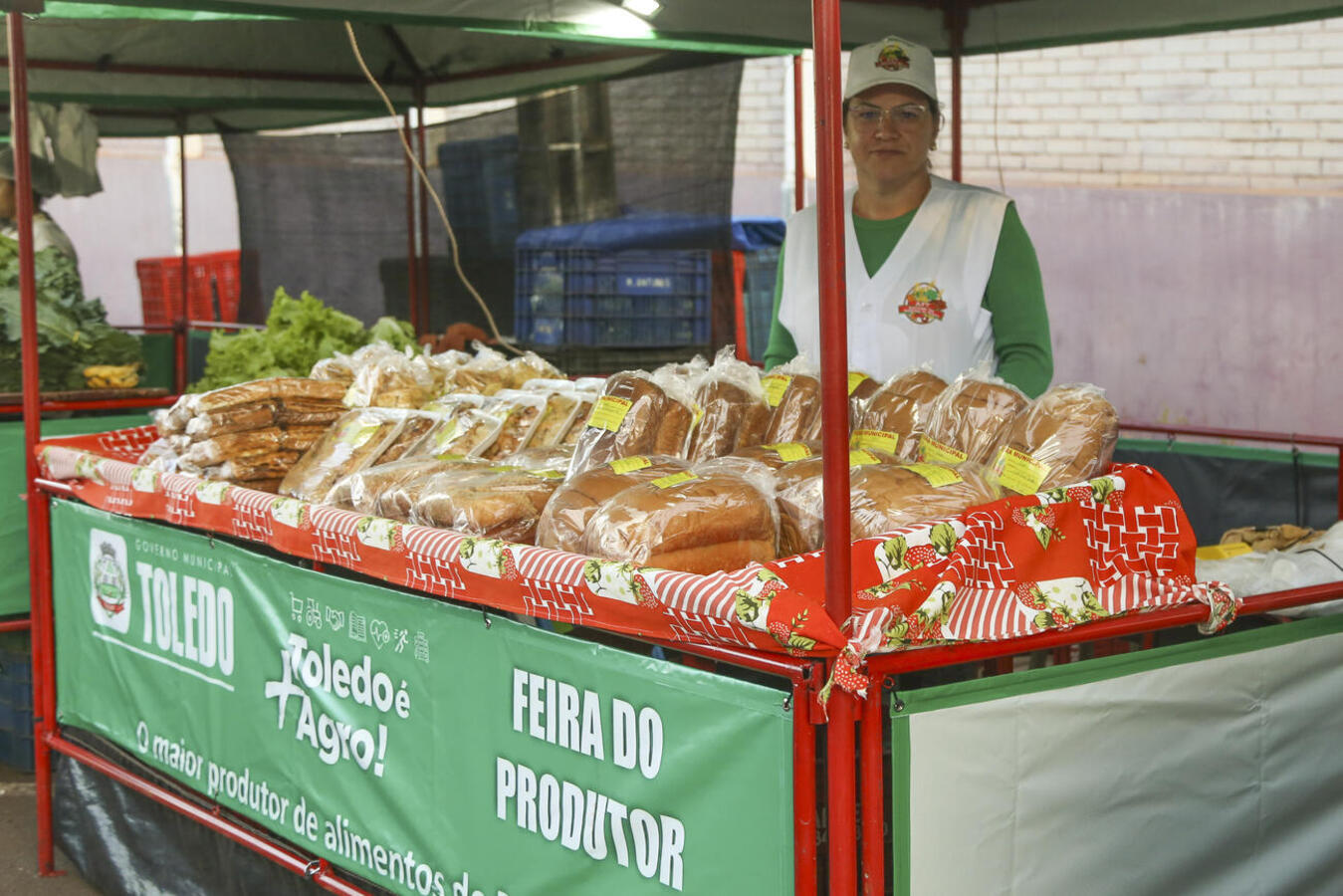 Ato marcou a entrega das novas barracas da Feira do Produtor de Toledo