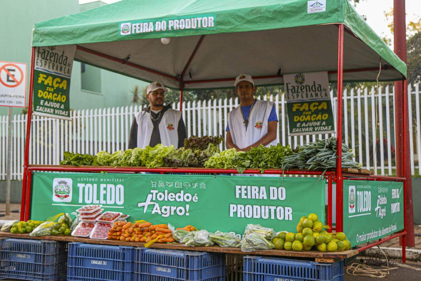 Ato marcou a entrega das novas barracas da Feira do Produtor de Toledo