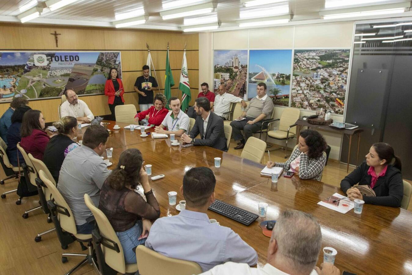 Em visita ao município nesta quarta-feira (3), representantes da Acnur, da OIM e da Cáritas iniciaram agenda em encontro na Sala de Reuniões do Gabinete do Prefeito