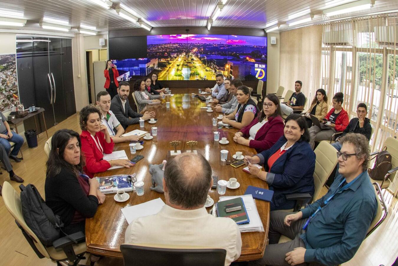 Em visita ao município nesta quarta-feira (3), representantes da Acnur, da OIM e da Cáritas iniciaram agenda em encontro na Sala de Reuniões do Gabinete do Prefeito