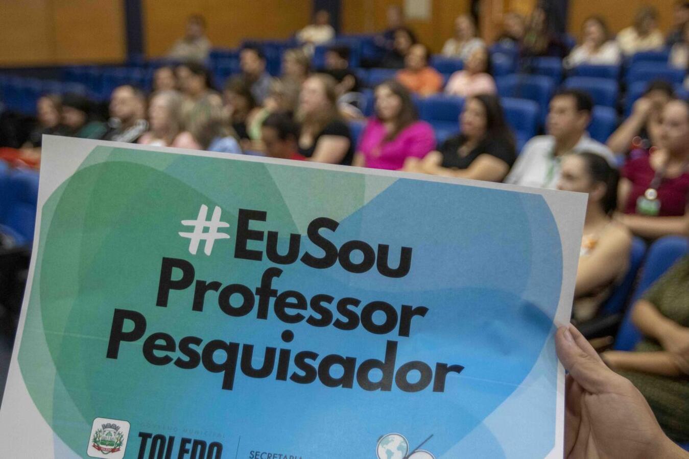 Ato realizado na tarde desta terça (9) no Auditório Acary Oliveira apresentou à comunidade 18 educadores que farão especialização e 2 que cursarão mestrado