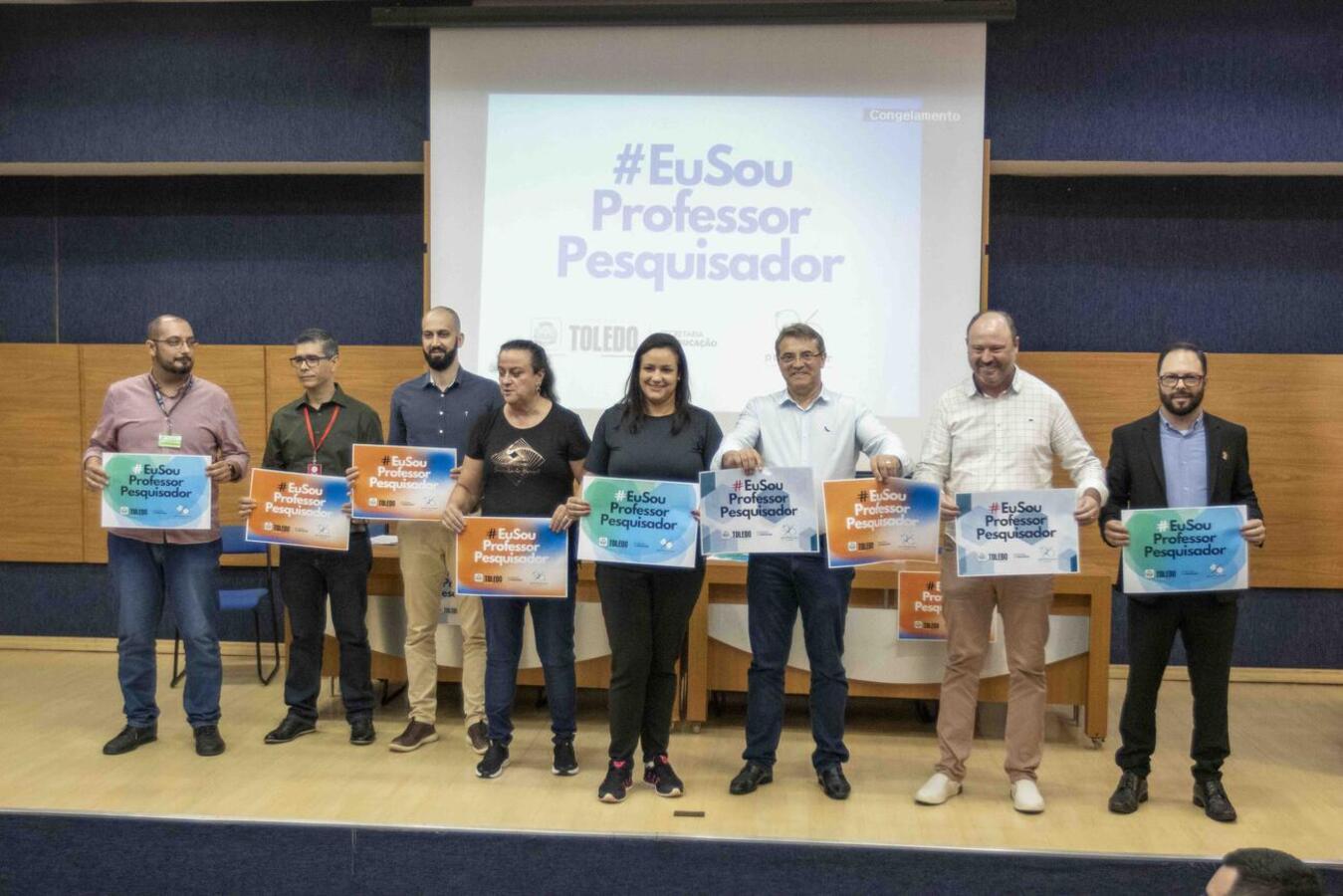 Ato realizado na tarde desta terça (9) no Auditório Acary Oliveira apresentou à comunidade 18 educadores que farão especialização e 2 que cursarão mestrado