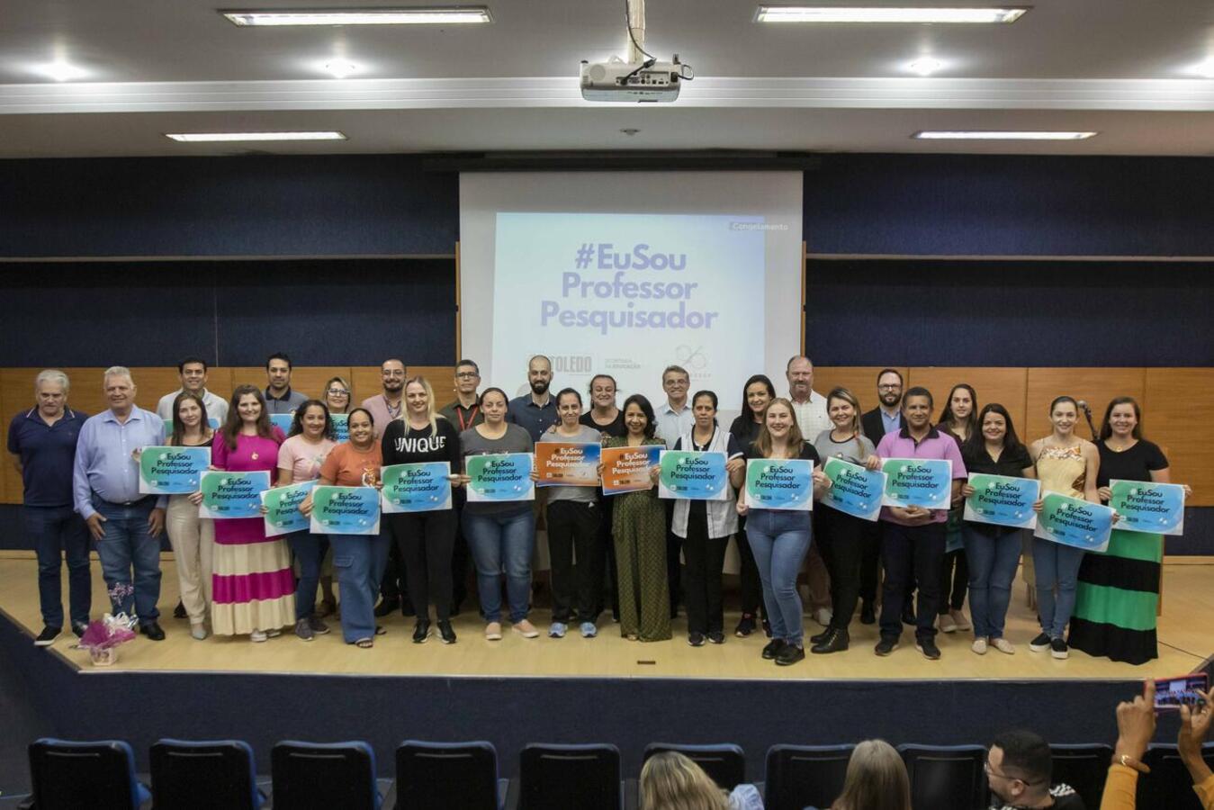 Ato realizado na tarde desta terça (9) no Auditório Acary Oliveira apresentou à comunidade 18 educadores que farão especialização e 2 que cursarão mestrado