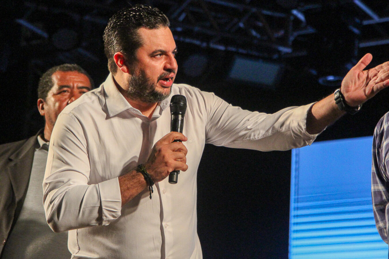Toledanos celebram Dia do Trabalhador com show do Trio Parada Dura