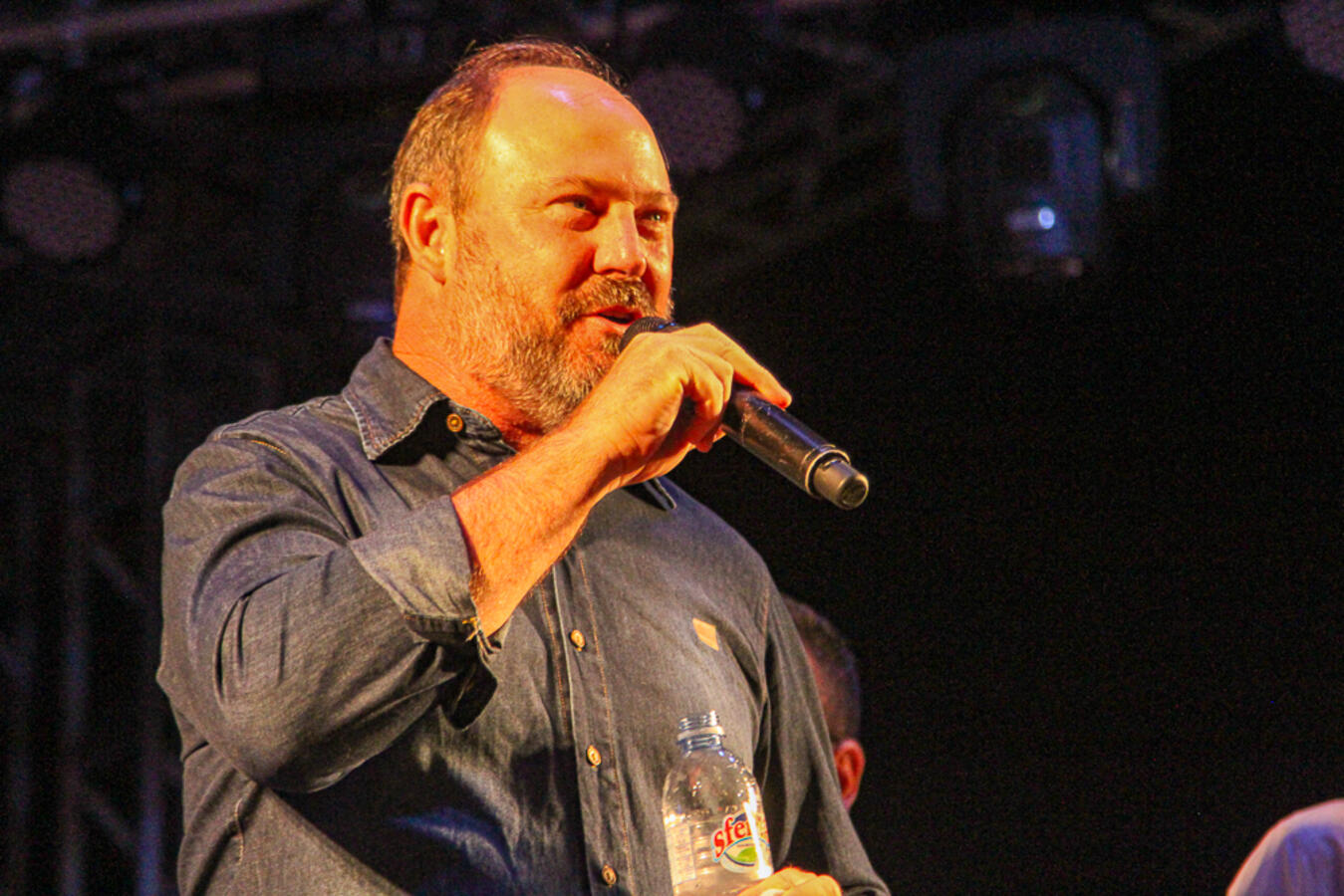 Toledanos celebram Dia do Trabalhador com show do Trio Parada Dura